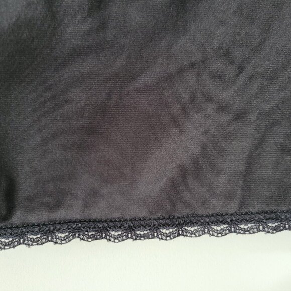 Vanity Fair Half Slip Size 20 L/42 Black Lace Trim Nylon Sexy Lingerie Back Slit - Picture 3 of 4